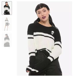 Hot Topic Black & White Skull Girls Crop Sweater XL